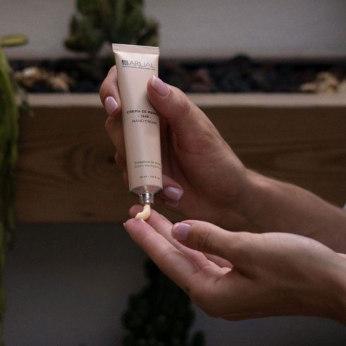 Arual Handcreme mit Grüntee-Duft 30g -Hand- und Fußcreme -