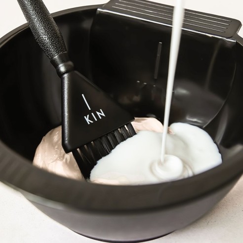Kin dye brush -Bowls, stirrers and measures -KIN Cosmetics