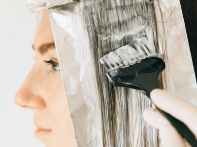 Tendencias en coloración: cómo elegir y aplicar el tono perfecto esta temporada